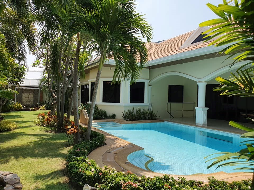 Single House For Sale with Private Pool - บ้าน -  - 300 metes to Jomtien Beach